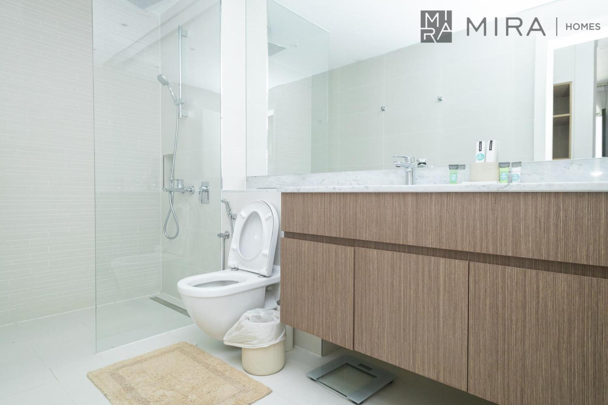 Mira Homes -cosy 2 Bhk With Marina View Apartment