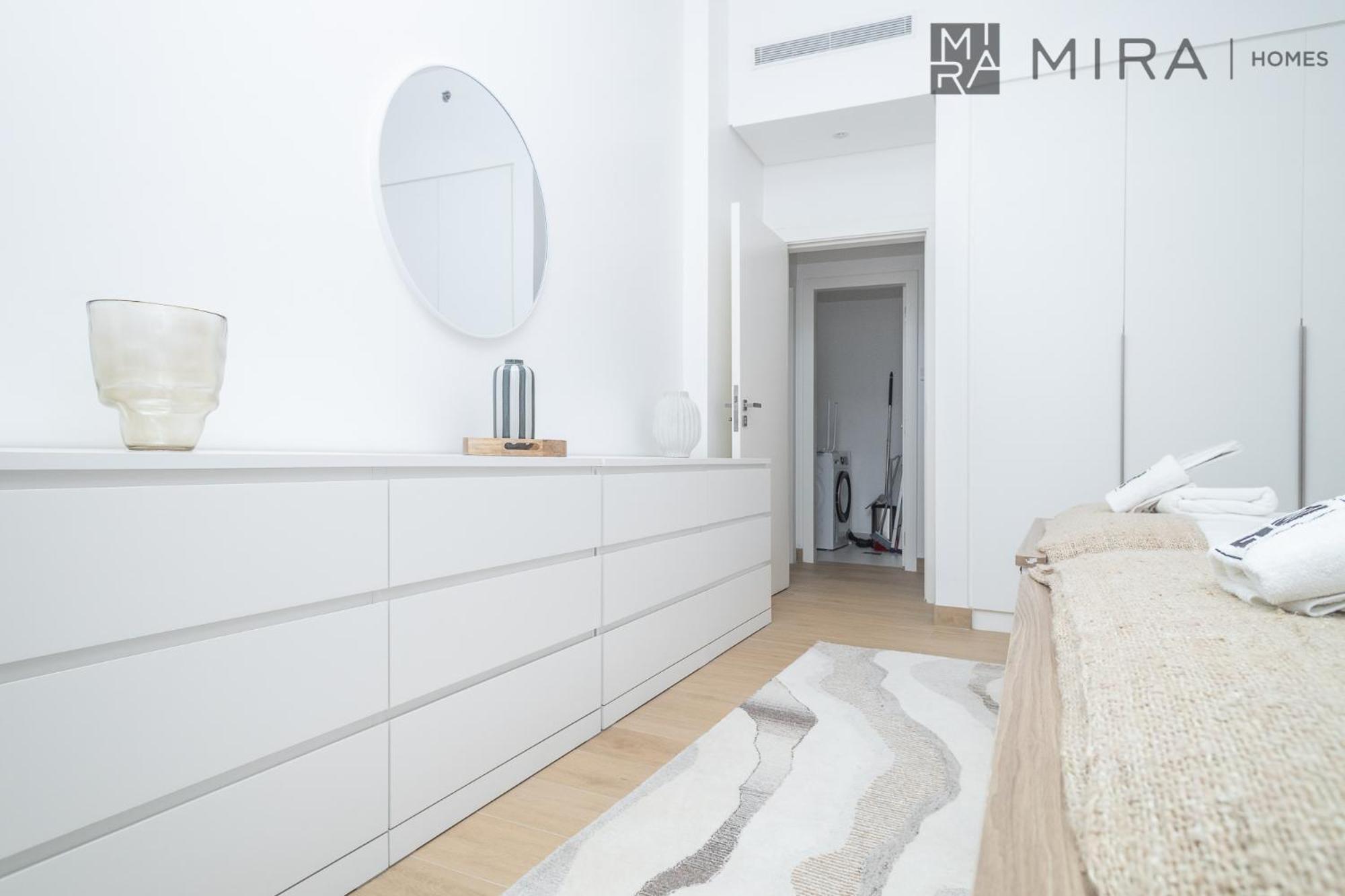 Mira Homes -cosy 2 Bhk With Marina View Apartment